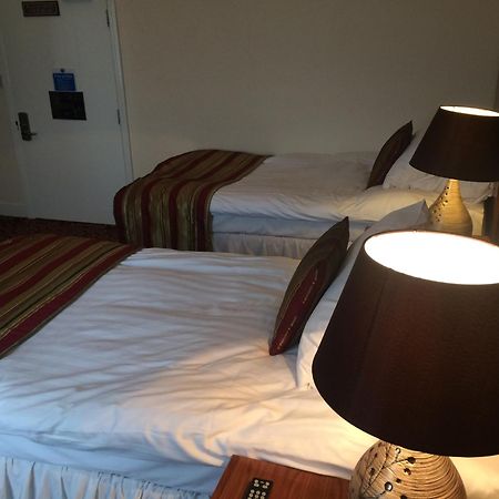 The Three Tuns Hotel Wetherspoon เทิร์สก์ ห้อง รูปภาพ