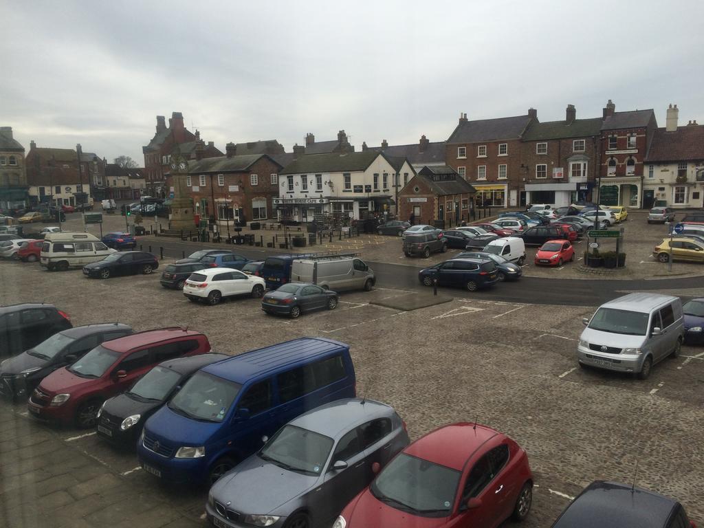 The Three Tuns Hotel Wetherspoon เทิร์สก์ ภายนอก รูปภาพ