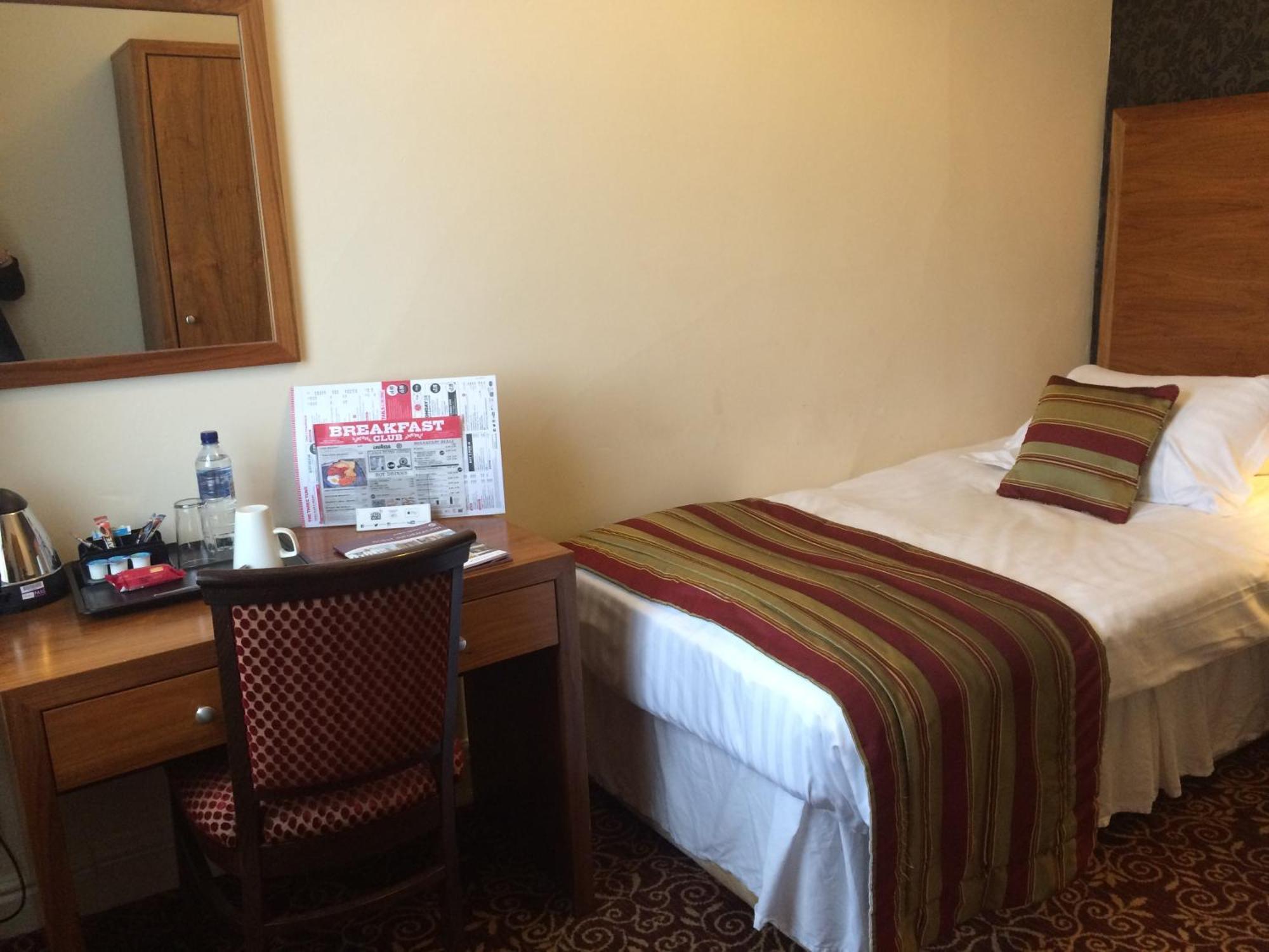 The Three Tuns Hotel Wetherspoon เทิร์สก์ ห้อง รูปภาพ