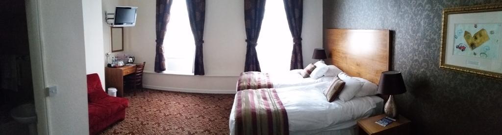 The Three Tuns Hotel Wetherspoon เทิร์สก์ ห้อง รูปภาพ