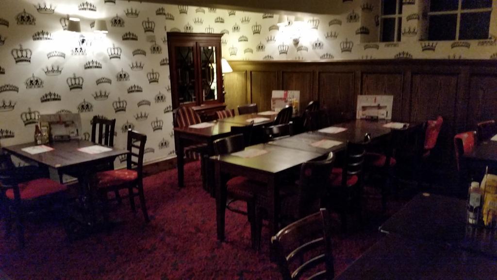 The Three Tuns Hotel Wetherspoon เทิร์สก์ ภายนอก รูปภาพ
