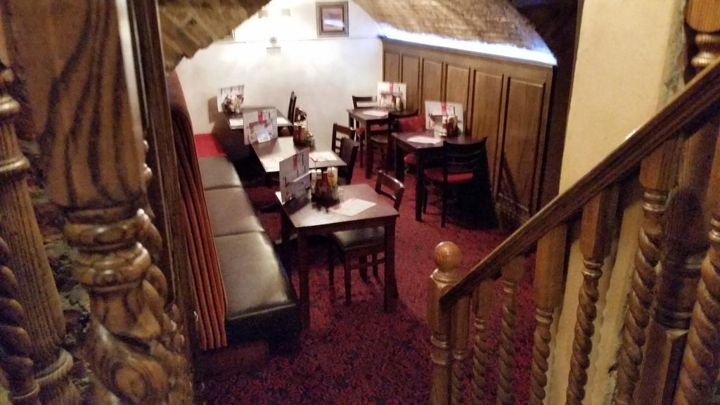 The Three Tuns Hotel Wetherspoon เทิร์สก์ ภายนอก รูปภาพ