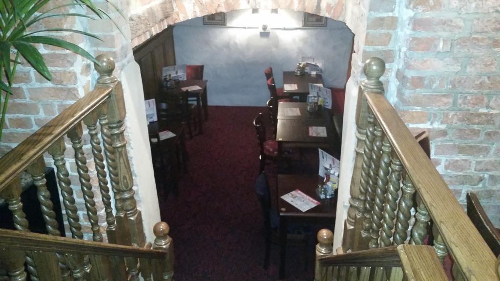 The Three Tuns Hotel Wetherspoon เทิร์สก์ ภายนอก รูปภาพ