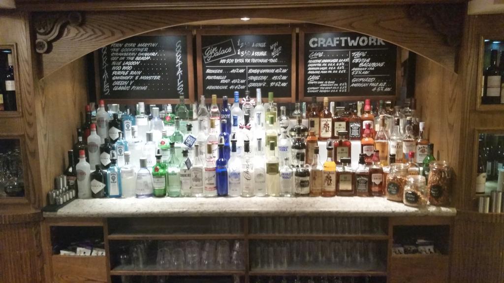 The Three Tuns Hotel Wetherspoon เทิร์สก์ ภายนอก รูปภาพ