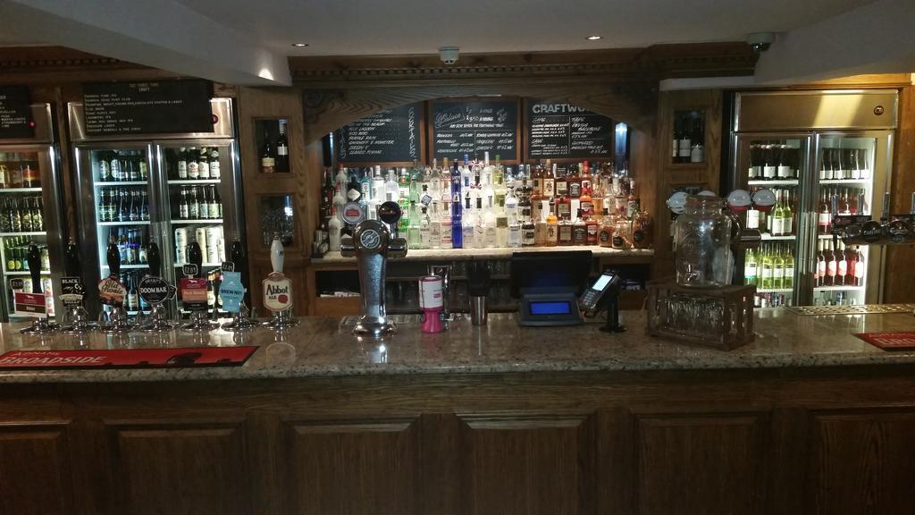 The Three Tuns Hotel Wetherspoon เทิร์สก์ ภายนอก รูปภาพ