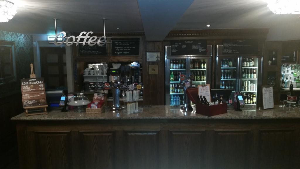The Three Tuns Hotel Wetherspoon เทิร์สก์ ภายนอก รูปภาพ