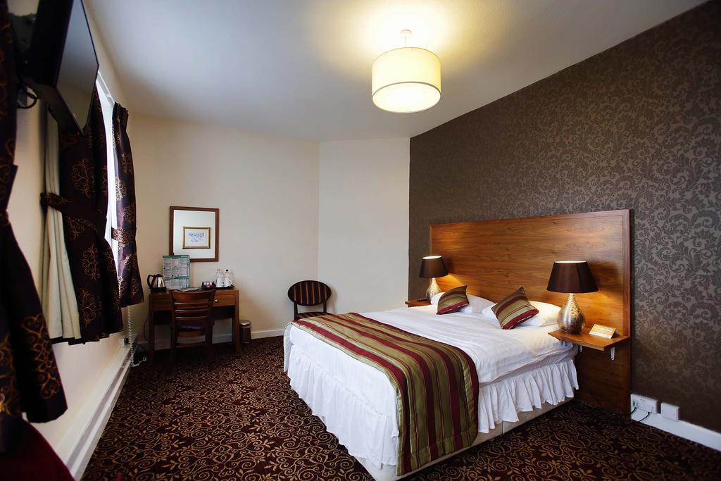 The Three Tuns Hotel Wetherspoon เทิร์สก์ ห้อง รูปภาพ