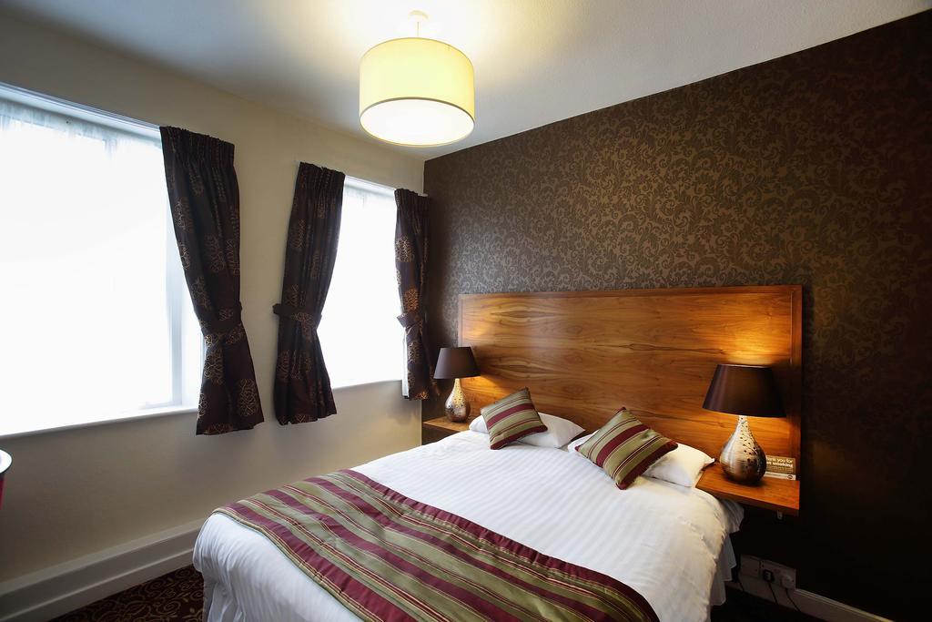 The Three Tuns Hotel Wetherspoon เทิร์สก์ ห้อง รูปภาพ
